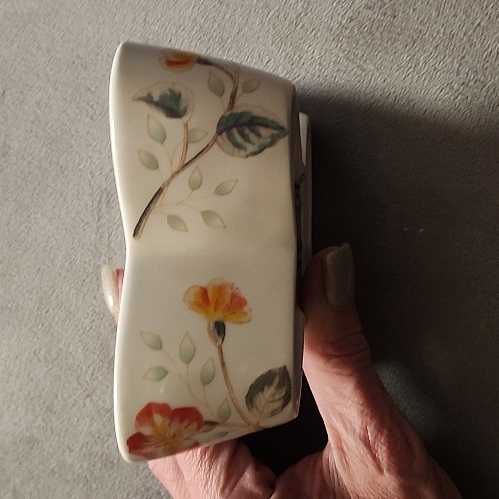 New Lenox Butterfly Meadow - Butterfly Shaped Bowl 🦋 - Picture 9 of 9
